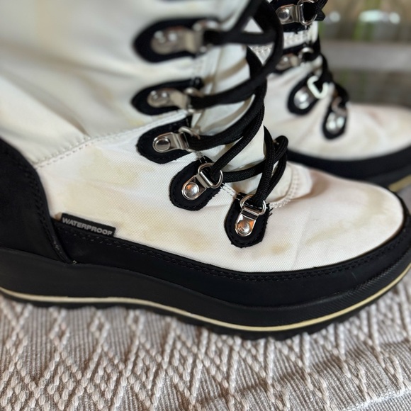 Cougar Waterproof Layne Wedge Winter Boots Size 7. Black and White. - Picture 5 of 12